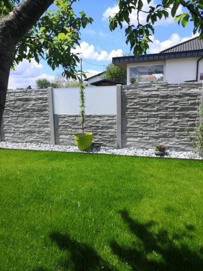 Betonový plot - štípaný kámen - šedá