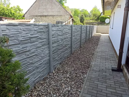 Betonový plot - štípaný kámen - šedá